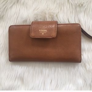 Fossil wallet with button closure